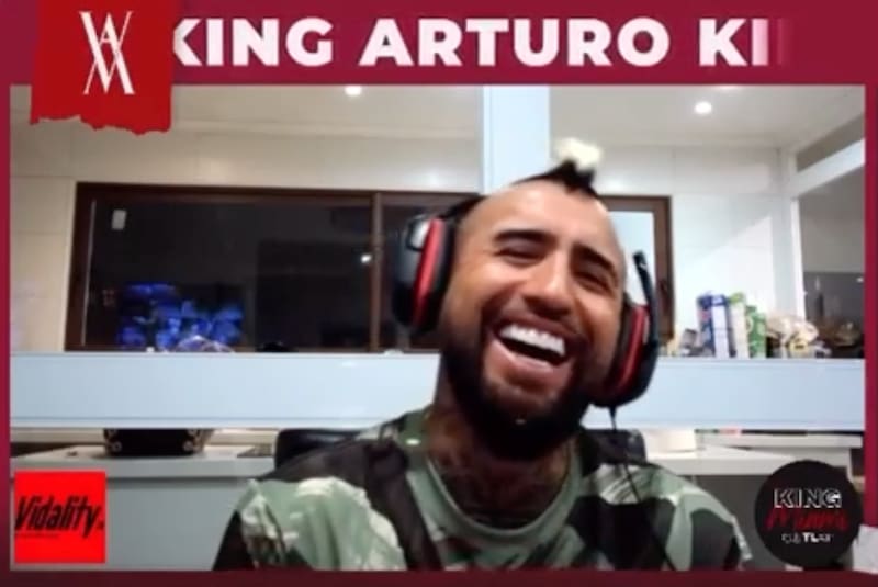El mediocampista de La Roja, Arturo Vidal, en una transmisión en Twitch.
