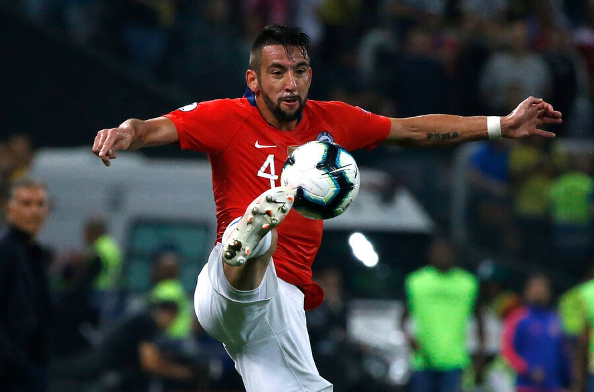 Mauricio Isla desestimaría las ofertas de Europa para firmar por Boca Juniors