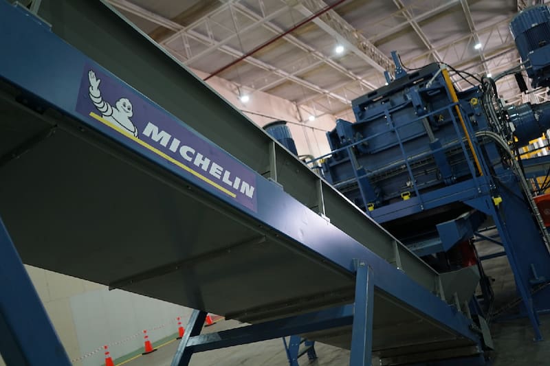 Esta es la primera planta de reciclaje de neumáticos gigantes de Michelin en el mundo.
