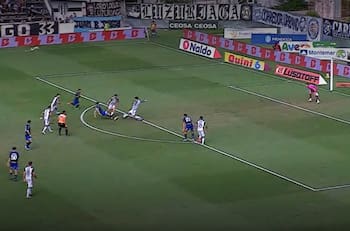 VIDEO | Desde el suelo: la genial asistencia de Diego Valdés que terminó en golazo de Vélez