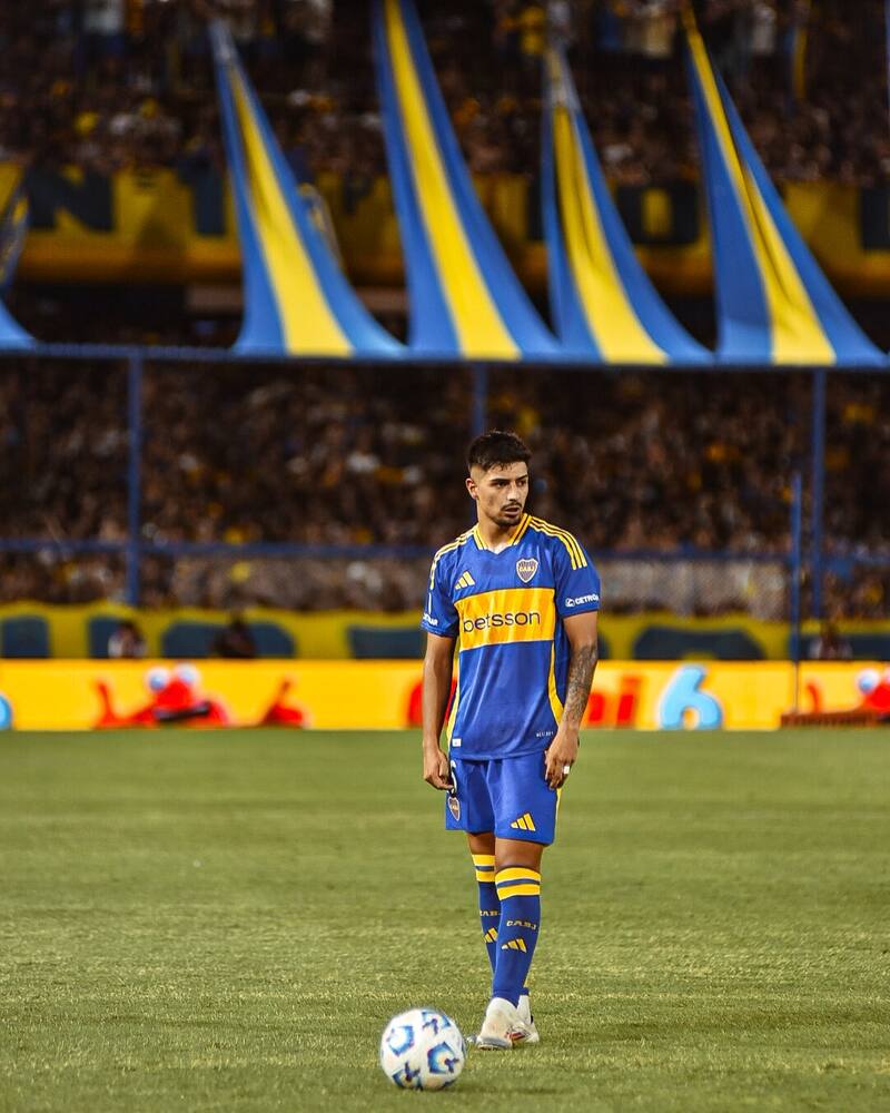 El chileno en su encuentro contra Huracán, su primer partido en La Bombonera.