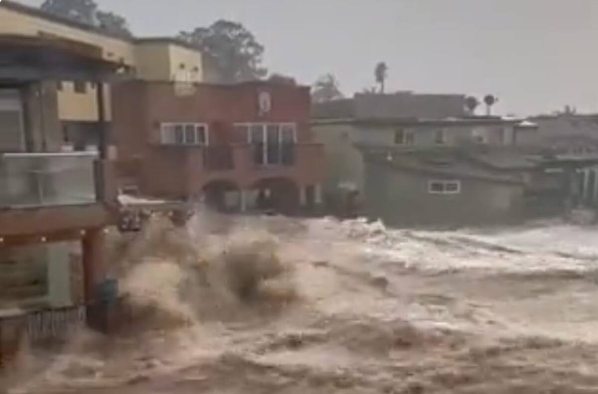 VIDEO | Bomba ciclónica: Intensa marejada se transforma en maremoto en California