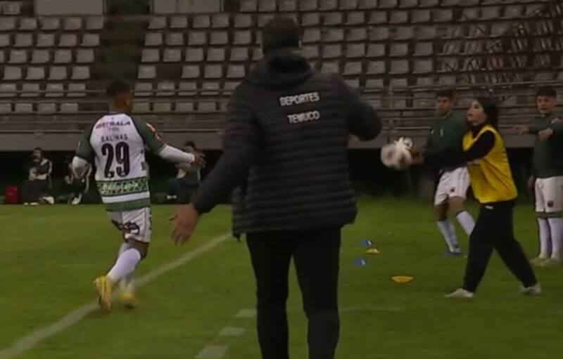 Fabián Núñez fue ayudado por su hija Isidora en el gol de Deportes Temuco.