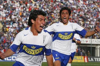 ¿Defensa o volante? Jugó con Gary Medel en la UC y aconseja a Tiago Nunes