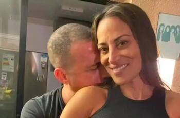 Los cariñosos mensajes entre Julián Elfenbein y Verónica Calderón en su primer aniversario en pareja