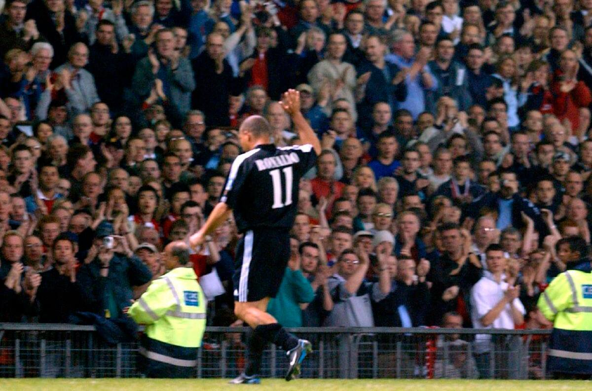 A 17 años del día que Ronaldo fue ovacionado por los hinchas del Manchester United