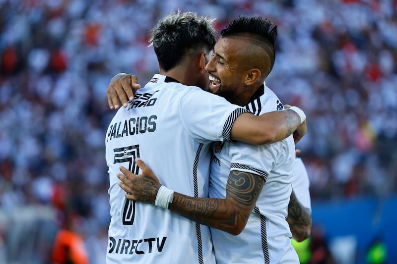 festeja un nuevo título de Colo Colo. Agencia Aton