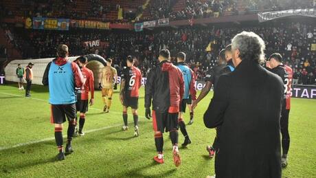 Ídolo de la UC está al borde de quedar sin club en Argentina y podría apelar a salvarse por secretaría