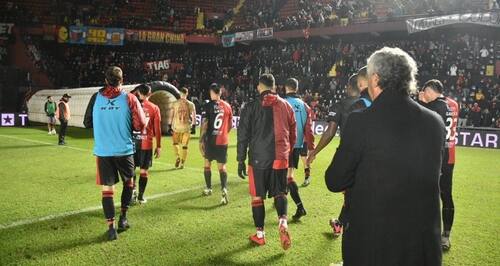 Colón se complica en la lucha por el descenso