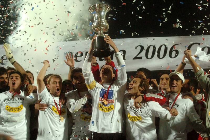 Luis Mena en la celebración del Torneo de Apertura 2006 con Colo Colo. (Foto: archivo)