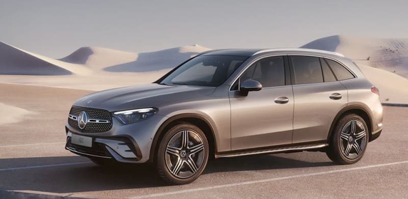 La empresaria tiene un Mercedes-Benz.