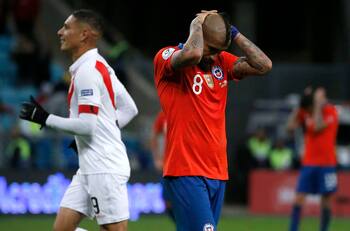 Peruano Miguel Trauco se burló de Arturo Vidal en Instagram