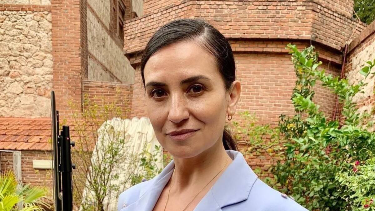 Guarda muchos secretos: Así se ve Ester, el personaje de Francisca Gavilán en "Hijos del desierto"