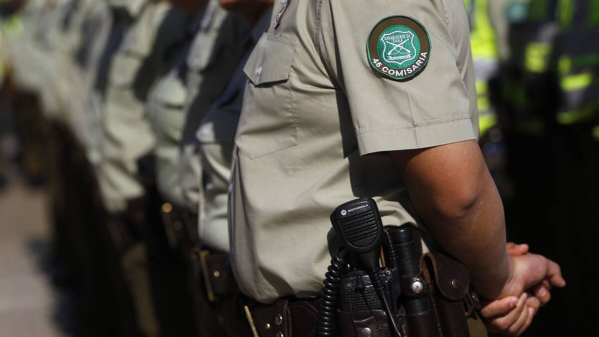 Carabinero de franco fue apuñalado tres veces en el pecho en Valparaíso: Se opuso al robo de su celular