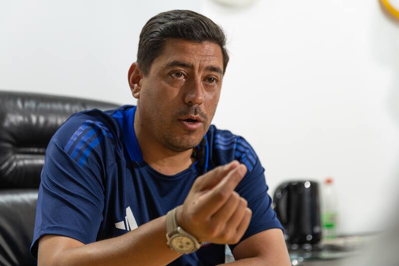 "Para mí, y esto lo digo a título personal y no como jefe técnico de juveniles, todos los clubes debieran tener un colegio dentro de sus instalaciones", propone el ex técnico de Palestino.