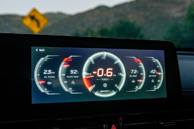 El sistema multimedia lo podemos ver en una pantalla de 10,25″.