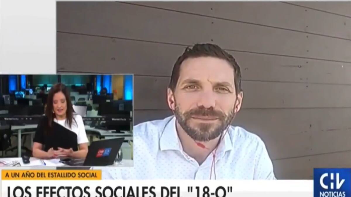 El chascarro que protagonizó académico con su vestuario durante entrevista en CHV
