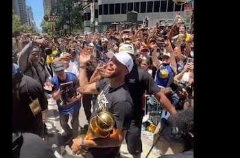 VIDEO | El alocado festejo de Stephen Curry con los Golden State Warriors tras ganar el título de la NBA
