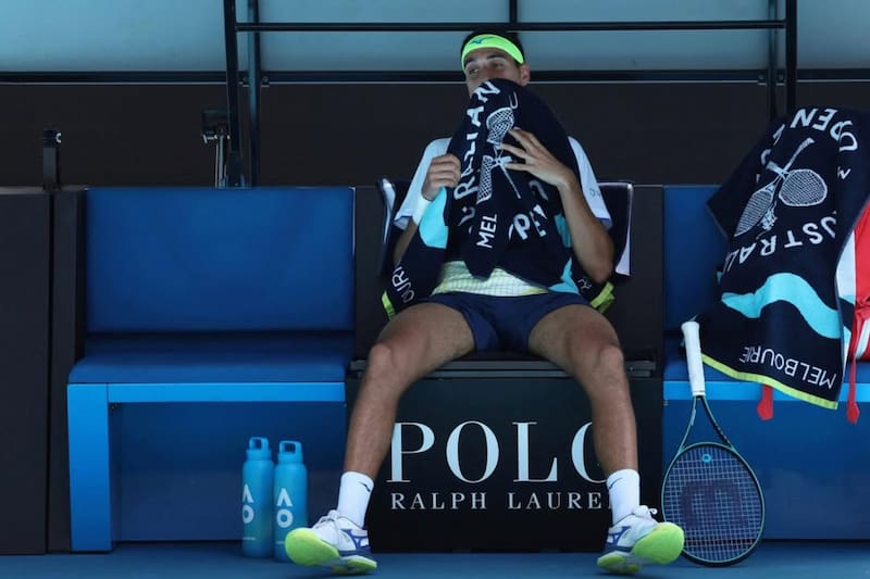 El tenista italiano no estará en Chile. Foto: @lorenzosonego en Instagram.