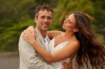 "Anduve hasta el último rayo de sol": Tita Ureta y su esposo, Spiro Razis, disfrutaron una divertida tarde esquiando en la nieve