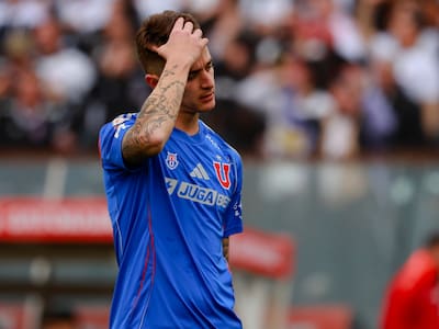 Duro golpe para la U: la sanción que recibió Franco Calderón tras expulsión en el Superclásico