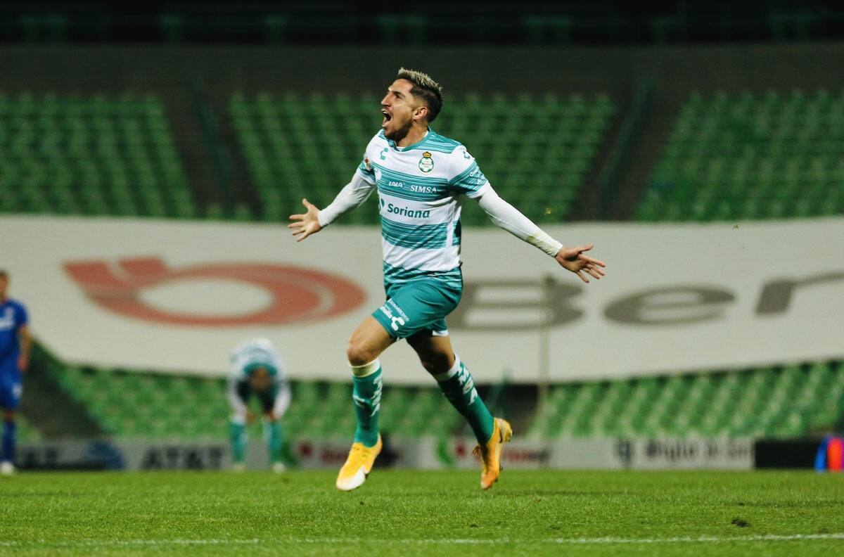 Diego Valdés sufrió fractura y será baja con Santos Laguna en México