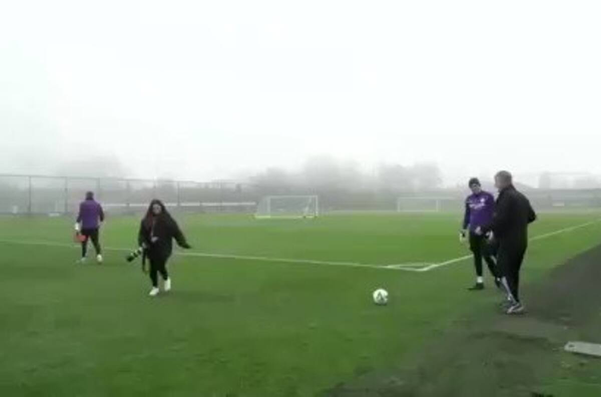 ¿Presión para Bravo? Ederson metió golazo imposible en práctica del City