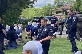 VIDEO | Policía detiene a grupo de neonazis que planeaba disturbios en marcha LGBTIQ en Idaho