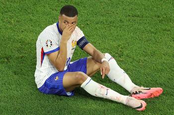 Los tiempos complican a Kylian Mbappé tras su fractura nasal