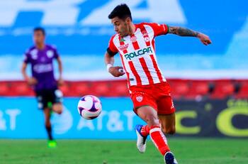 Claudio Baeza y el Toluca festejaron en duelo de chilenos ante el Mazatlán en México