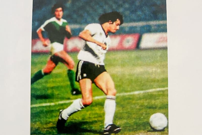 El quillotano terminó su paso por Colo Colo en 1985 marcando 19 goles oficiales. Foto: Libro El Acróbata del Gol de Gonzalo Valero.
