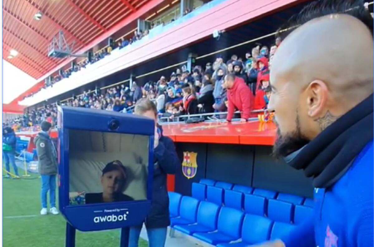 Arturo Vidal compartió, gracias a la tecnología, con joven hincha de la Fundación Eric Abidal