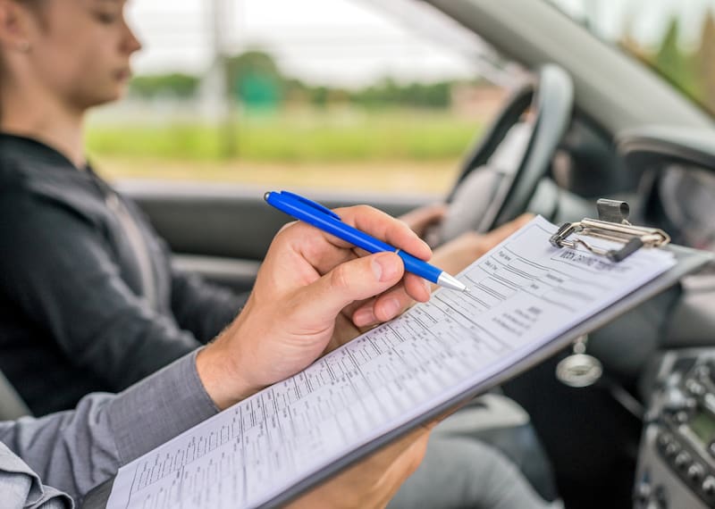 Descubre cuándo tienes que renovar tu licencia de conducir.