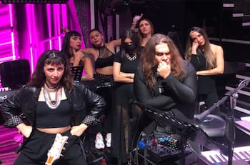 Carlos Figueroa cuenta cómo y por qué formó la banda de “Yo Soy” solo con mujeres: “Me siento orgulloso de lo que ellas han logrado”