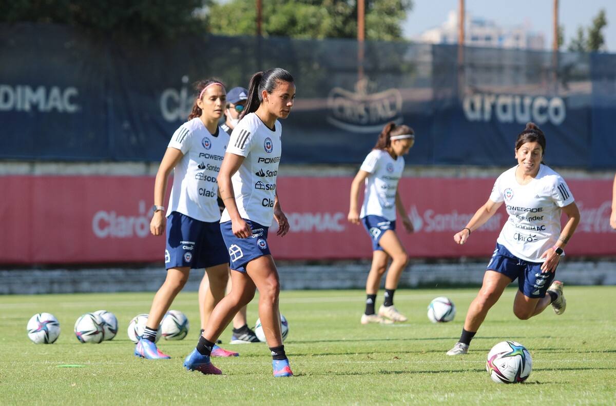 Francisca Lara se incorpora a los trabajos y La Roja Femenina entrena con plantel completo