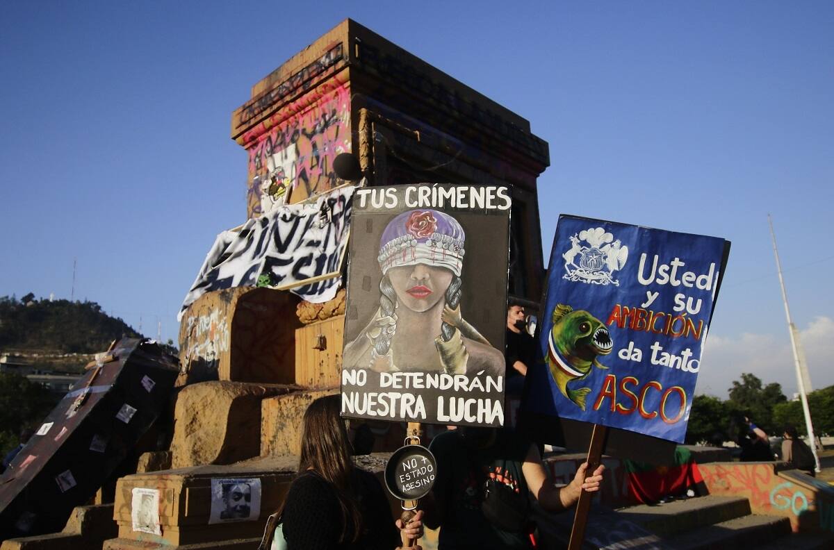 Manifestaciones obligaron cerrar el Metro y desviar el tránsito en el sector de Plaza Italia