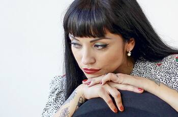 Mon Laferte sorprendió en Instagram con versión acústica de su nueva canción "Que se sepa nuestro amor"