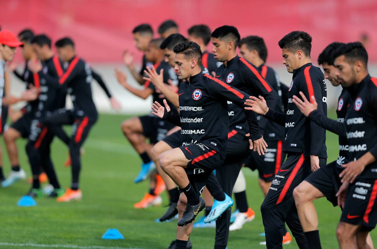 Víctor Dávila y Ángelo Araos destacan en la nómina de la Roja sub 23