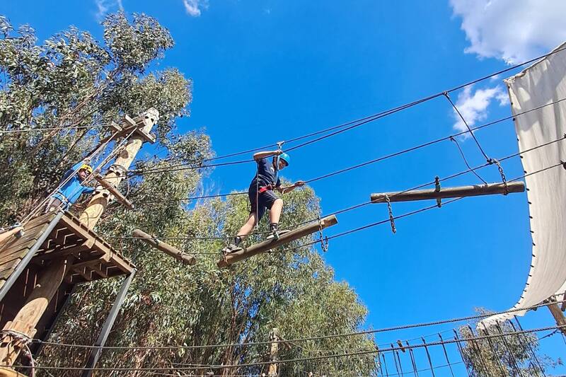 A través de entretenidas actividades, los participantes podrán poner a prueba su ingenio, equilibrio y habilidad en las alturas. Créditos: Instagram.