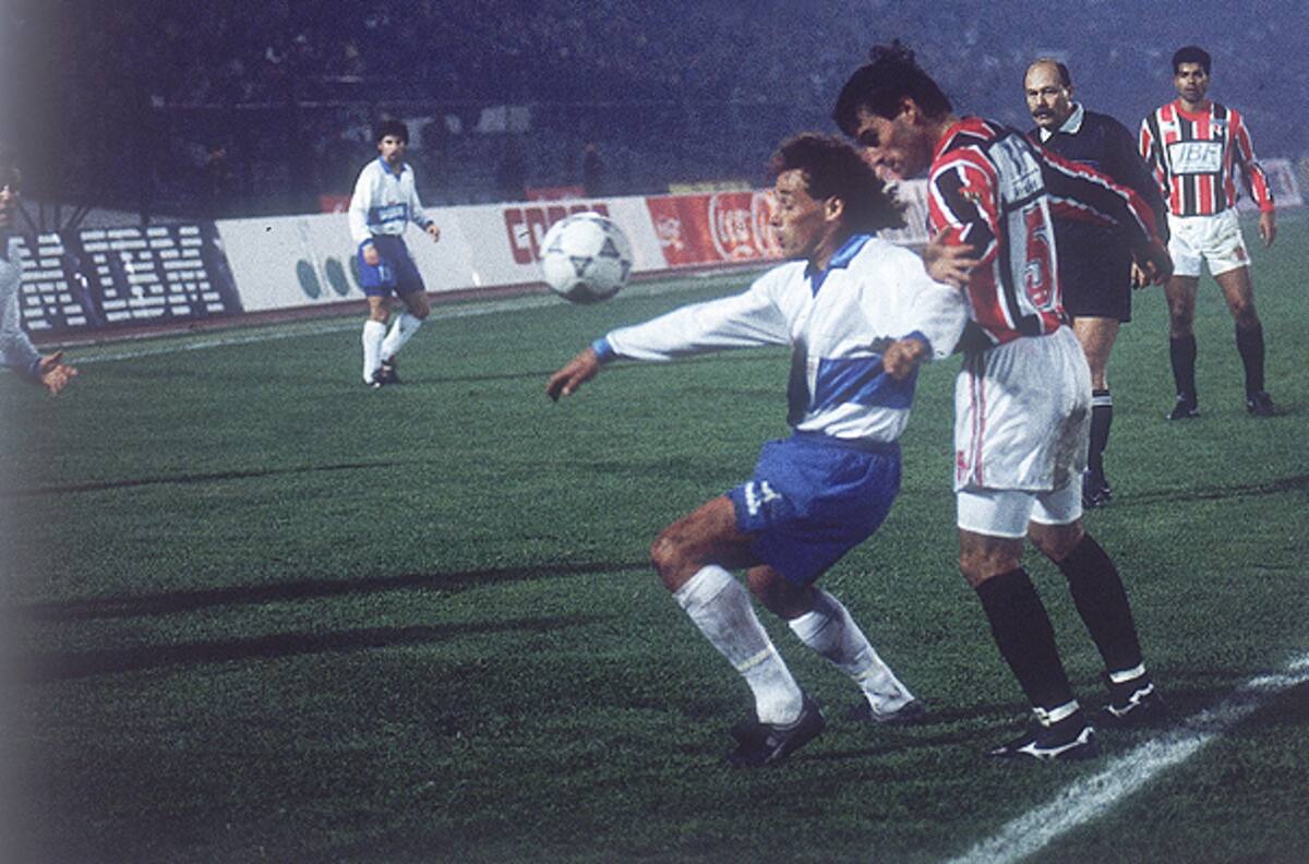 Juan Carlos Almada cumplió 55 años: La UC saludó a su goleador en la Copa Libertadores 1993