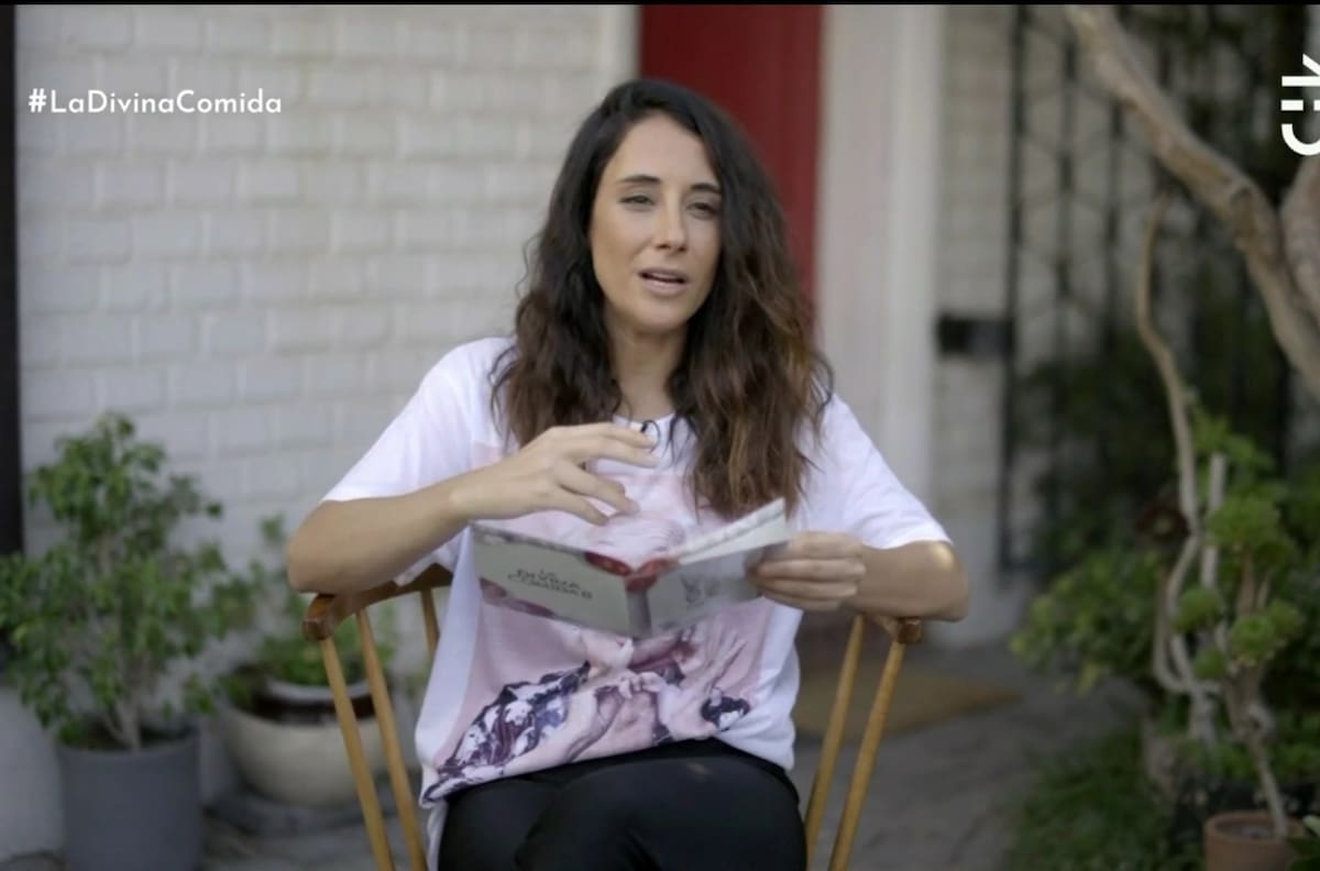"Sé desnudar pescados": La particular técnica culinaria que aprendió Elisa Zulueta mientras grababa "Amar Profundo"