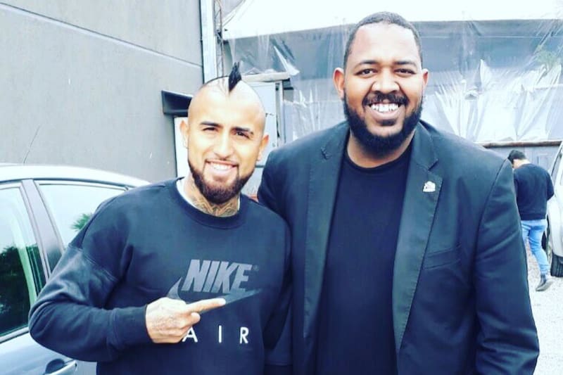 como guardaespaldas de Arturo Vidal.