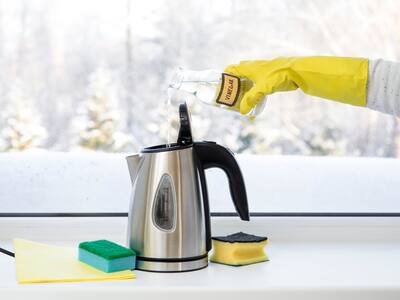 Este truco te ayudará a quitar el sarro de tu hervidor en solo dos pasos: Necesitas 3 ingredientes que tienes en tu hogar