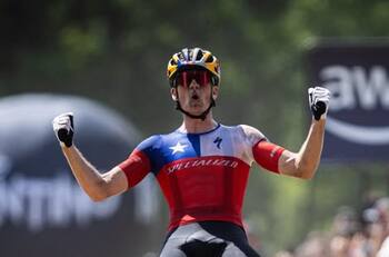 “¡Viva Chile!“: La genial reacción de Martín Vidaurre tras ganar Campeonato del Mundo