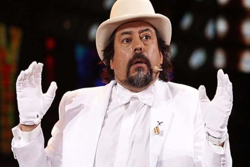 arremetió en contra de Bizarro por diferencias salariales.