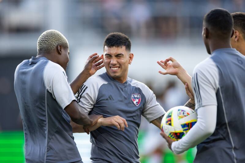 Alan Velasco, mediapunta de 22 años sería el más probable compañero de Carlos Palacios en la creación de juego de Boca el próximo año. (Foto: @FCDallas)