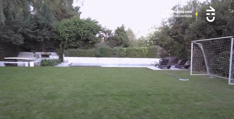 El patio de la casa de Gisella Gallardo. Foto: CHV.