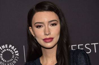 Quién es Christian Serratos, la actriz que da vida a Selena Quintanilla en la nueva serie Netflix