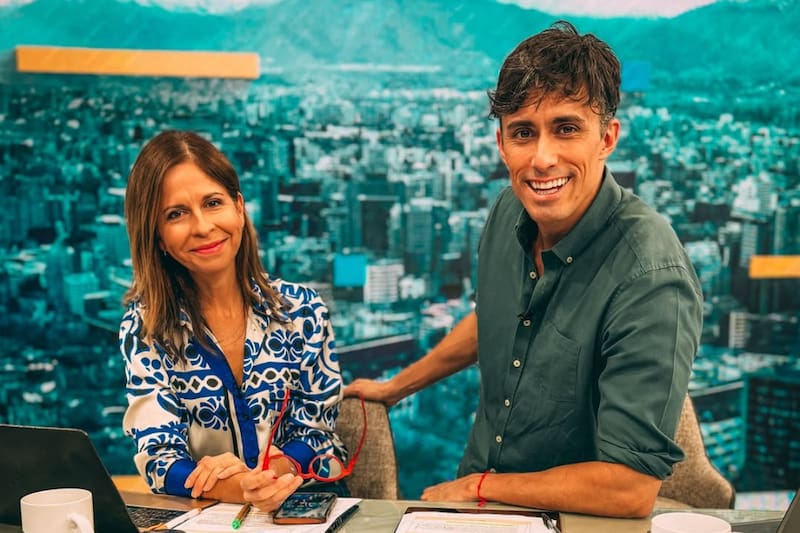 Los comunicadores están conduciendo juntos Contigo en Directo.