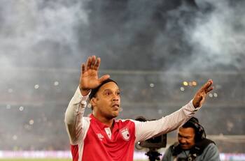 Este fue el tremendo recibimiento que le dieron a Ronaldinho en Colombia